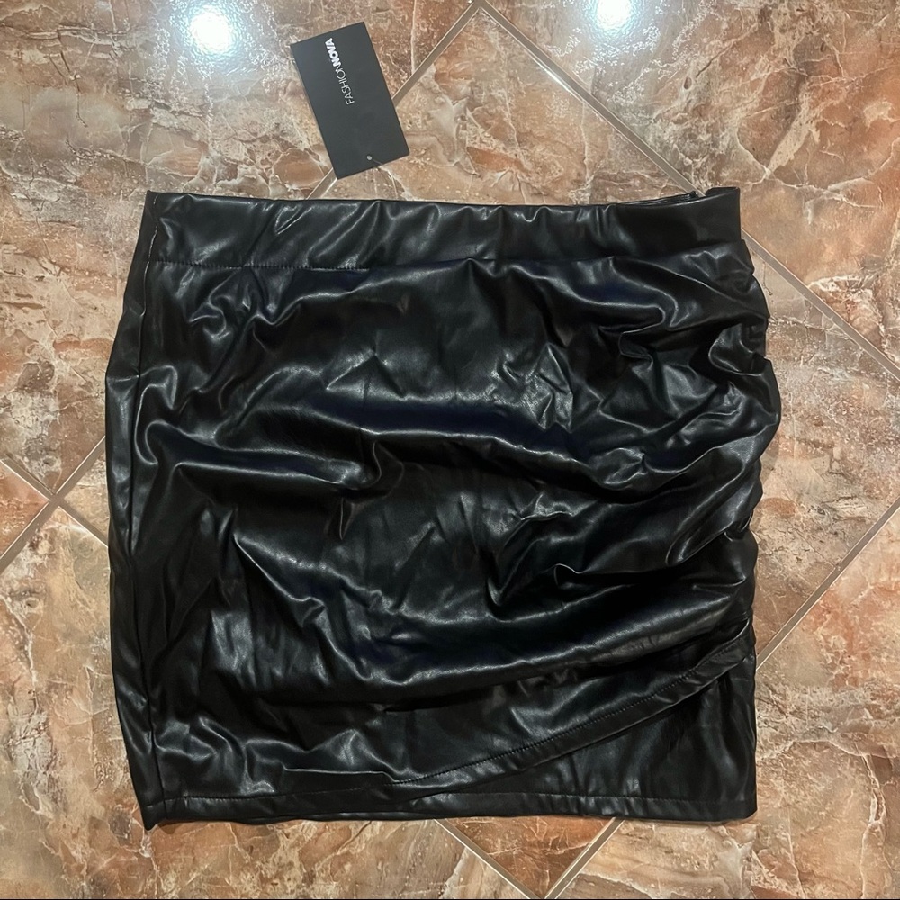 FashionNova In Your Dreams Ruched Mini Skirt Black